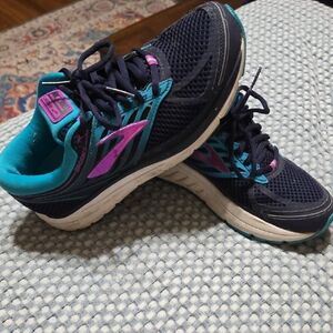 Brooks Addiction 13 Women's Athletic Shoes - Navy and Purple